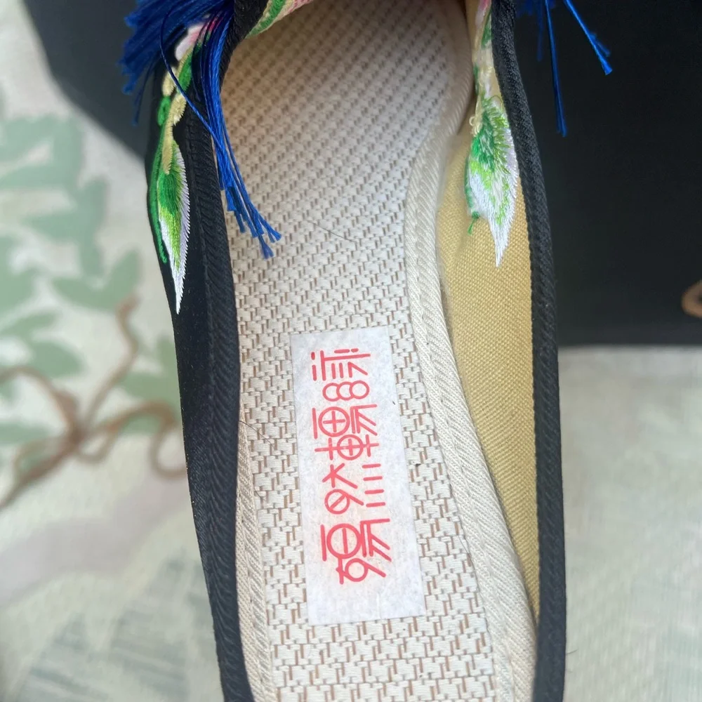 Floral Embroidery Tassel Women's Velvet Slippers Pointed Toe Comfort Slides - Picture 3 of 7